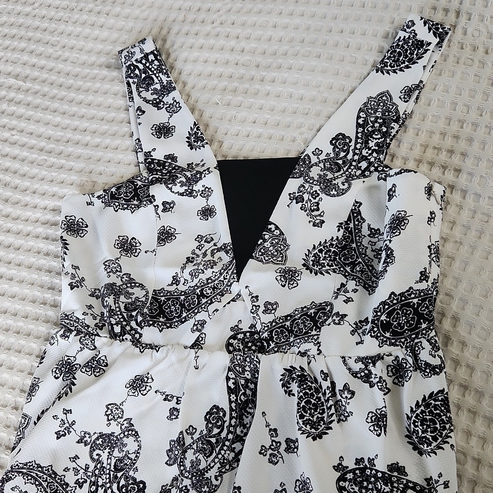 Paisley Black White Cutout sleeveless Blouse Party Elegant - Picture 2 of 11